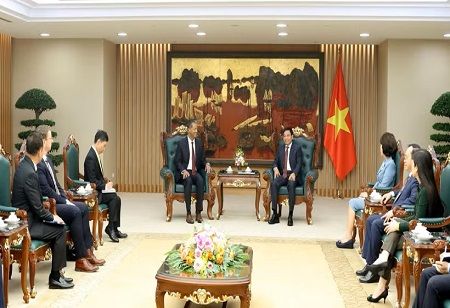 Vietnam Deputy PM Meets R3 Lithium Chief on Battery Plans